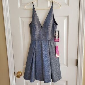 NWT Blondie Nites by Stacy Sklar V Neck Sparkly Formal Dress with Pockets Size 0